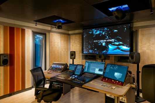 (c) Gregor Hofbauer (c) Gregor Hofbauer